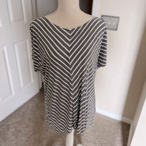Cable & Gauge, gray & white diagonal stripe cold shoulder top-silver grommets XL